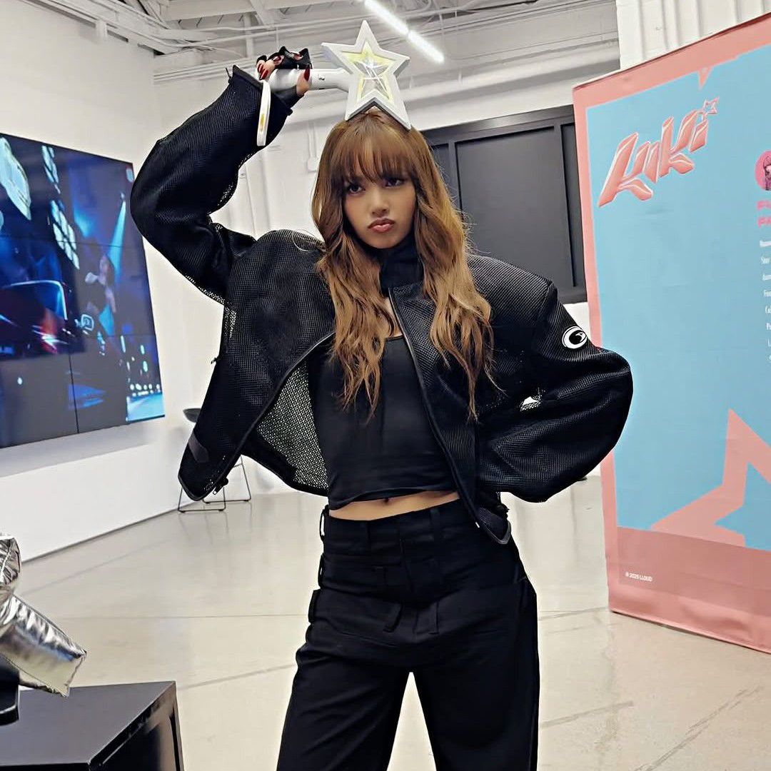 A moment captured by Lisa (BLACKPINK)'s fan