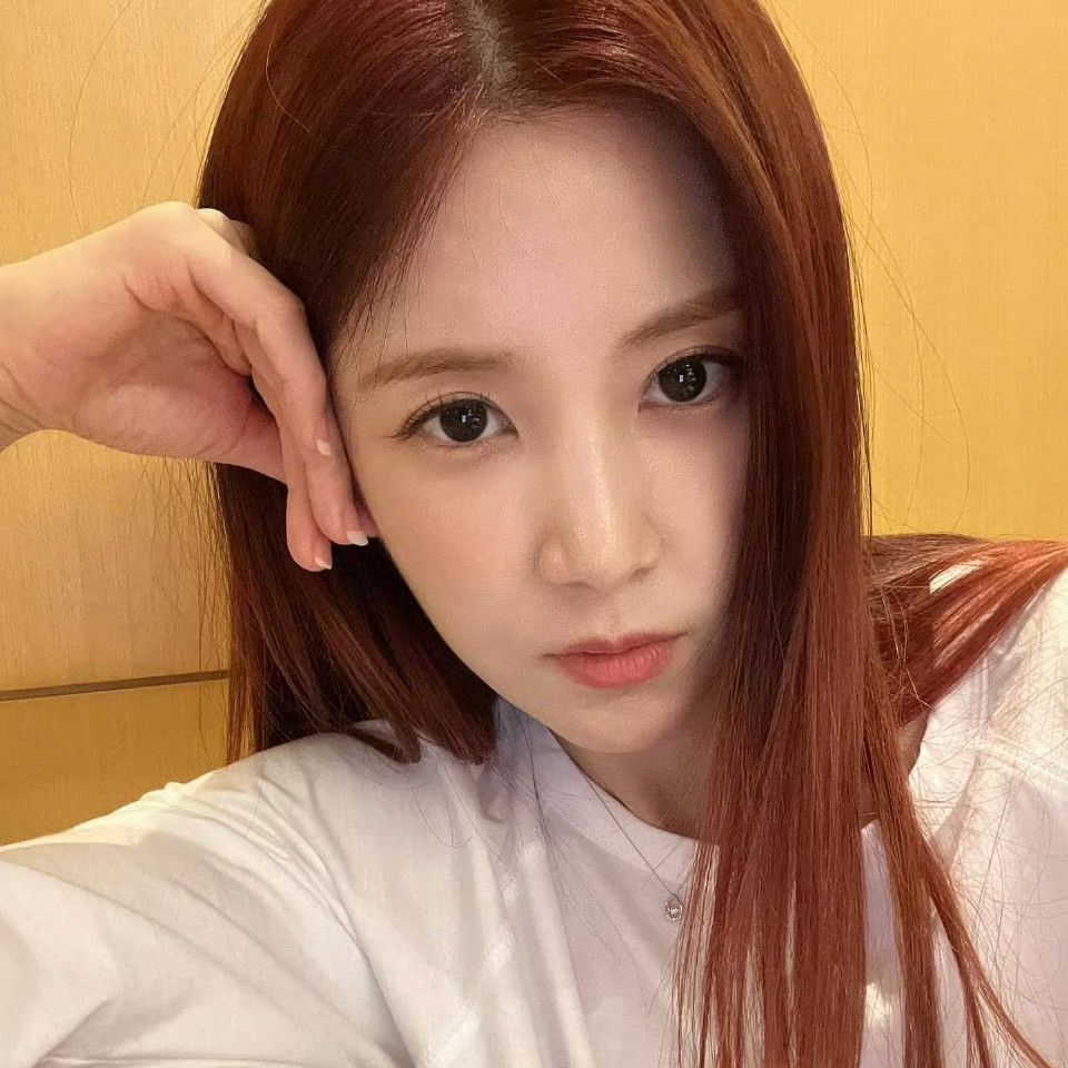 Behind-the-scenes cut of Park Chorong (Apink)