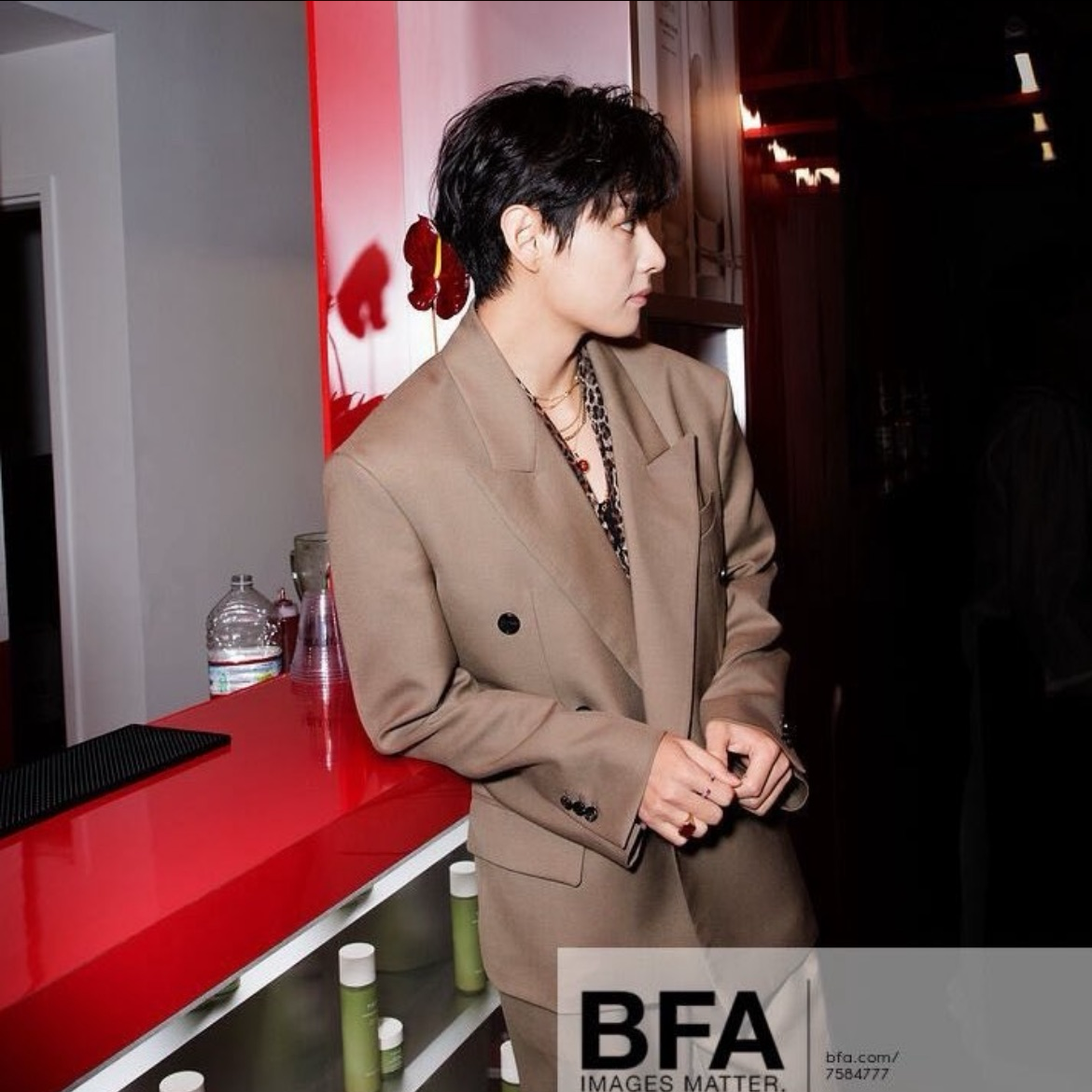 뷔 (방탄소년단)의 비하인드 컷