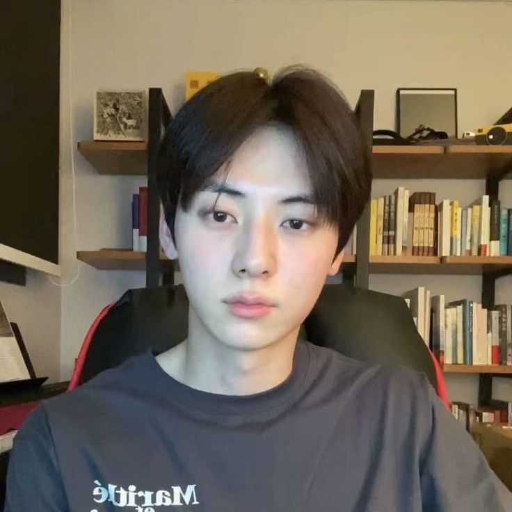 Behind-the-scenes cut of Hwang Minhyun