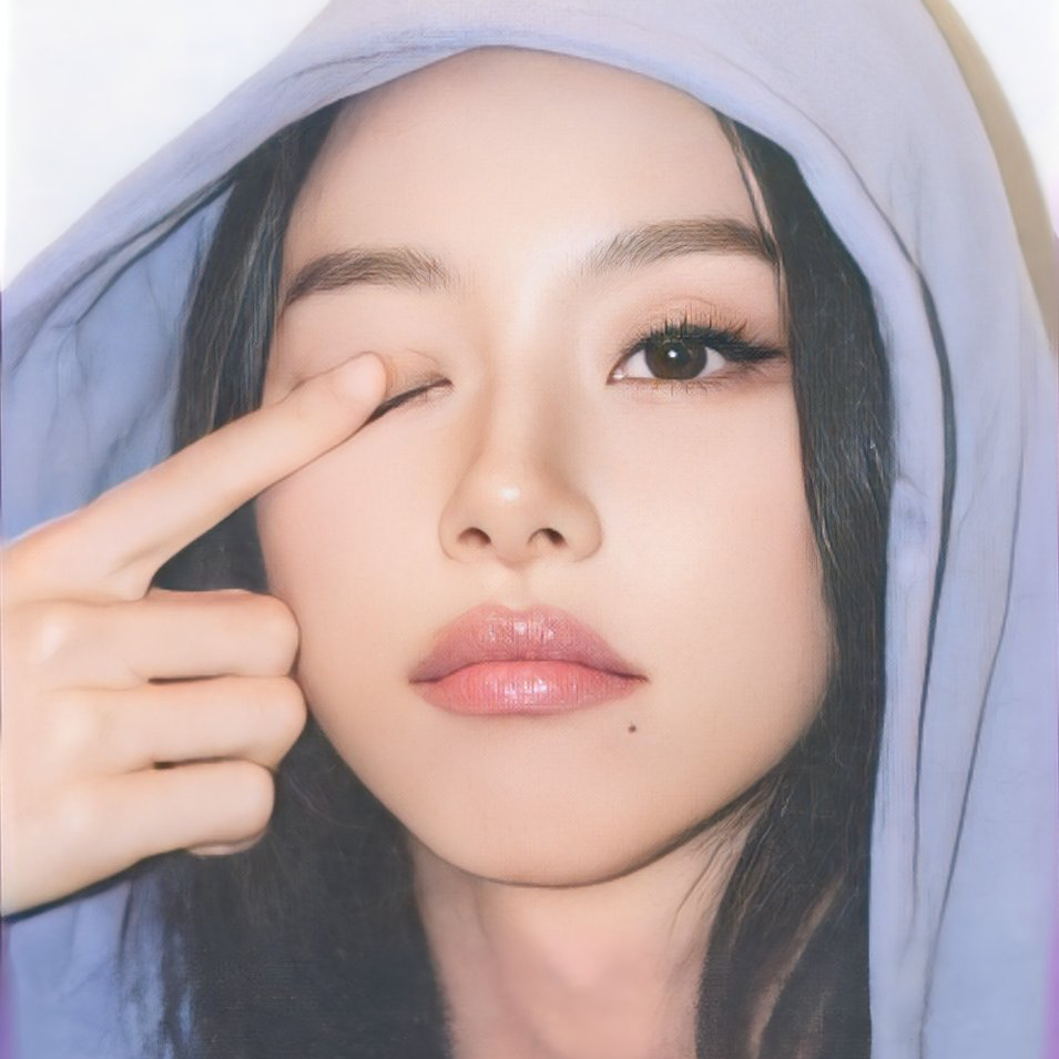 Behind-the-scenes cut of Chaeyoung (TWICE)