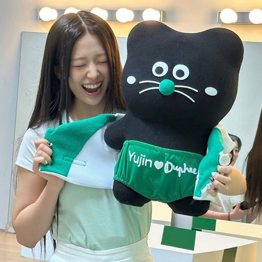 Latest photo of An Yujin (IVE)