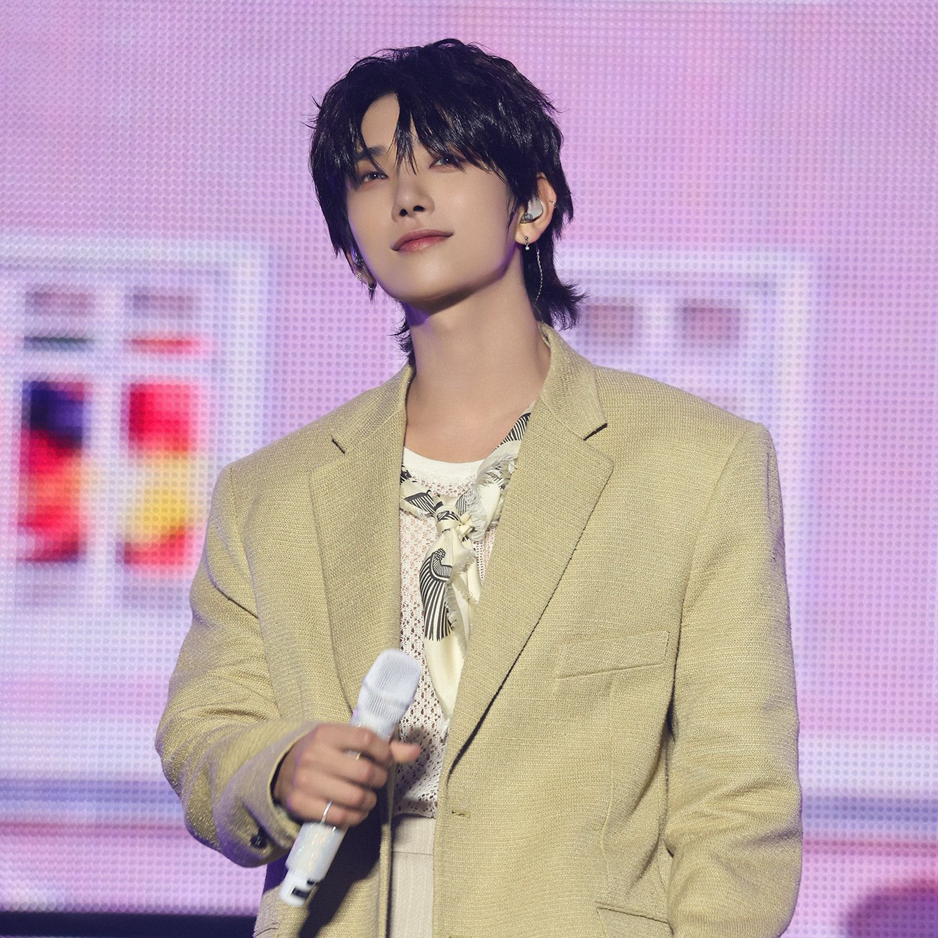 Latest photo of Joshua (SEVENTEEN)