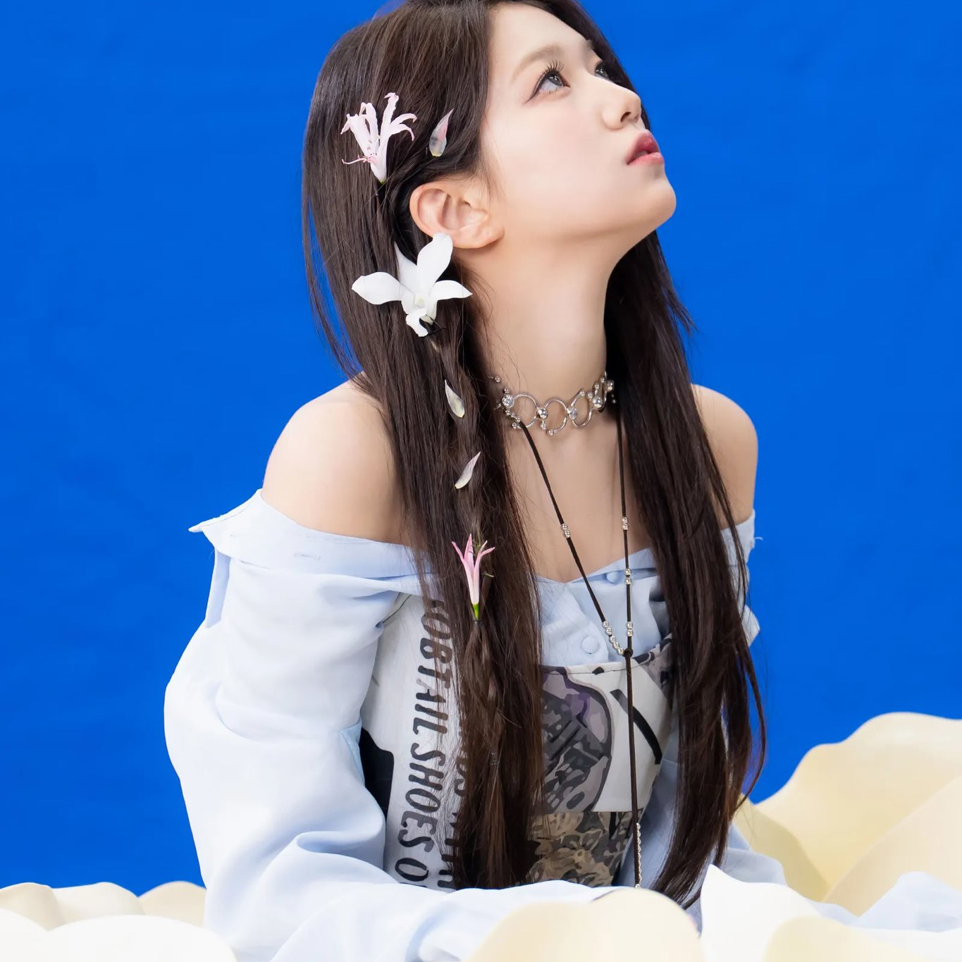 Behind-the-scenes cut of Yoon Jiyoon (izna)