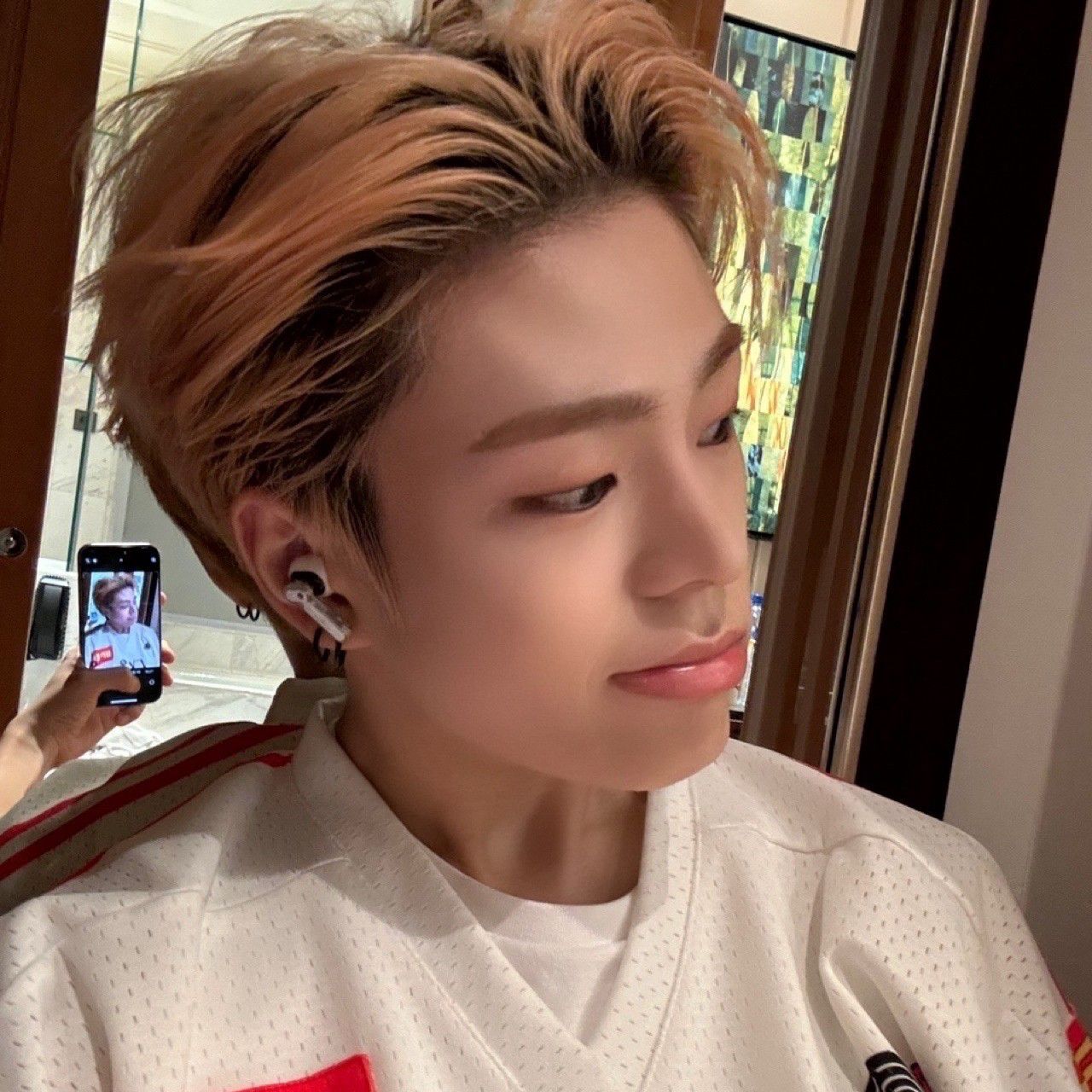 Behind-the-scenes cut of Kim Junmin (WHIB)