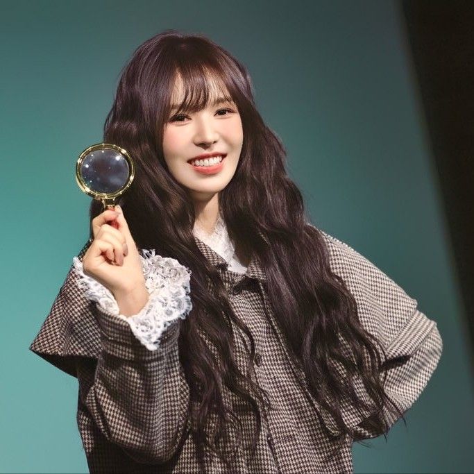 Behind-the-scenes cut of Wendy (Red Velvet)