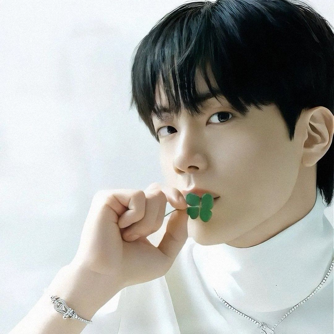 Behind-the-scenes cut of Jin (BTS)