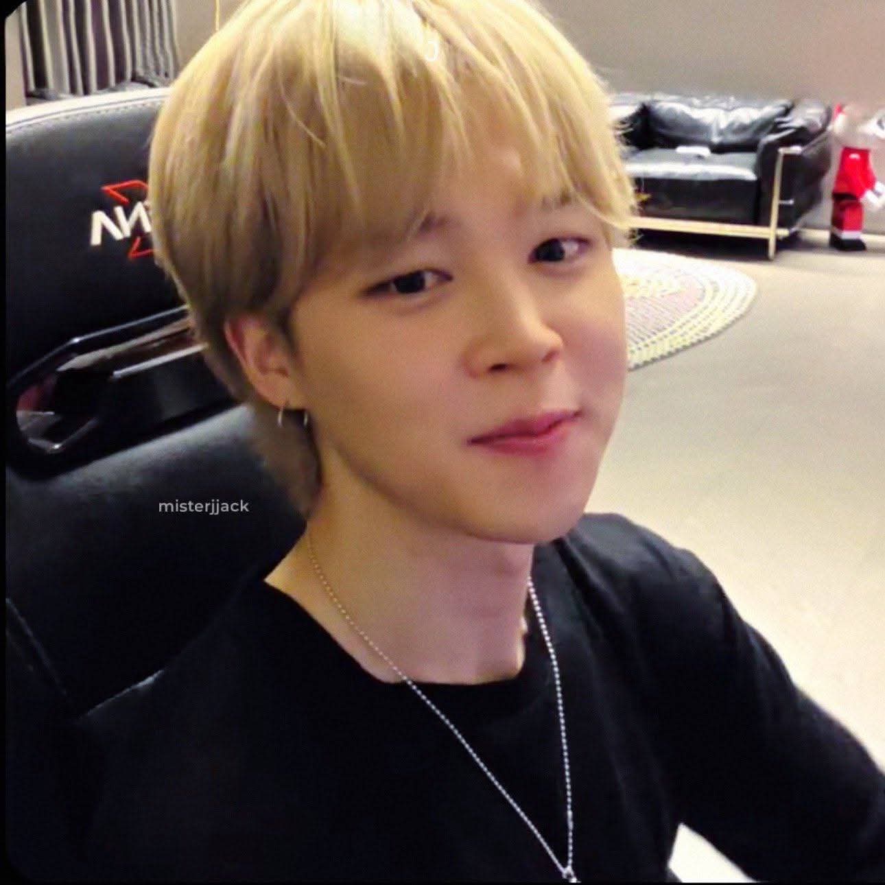 Foto aktivitas terbaru Jimin (BTS)