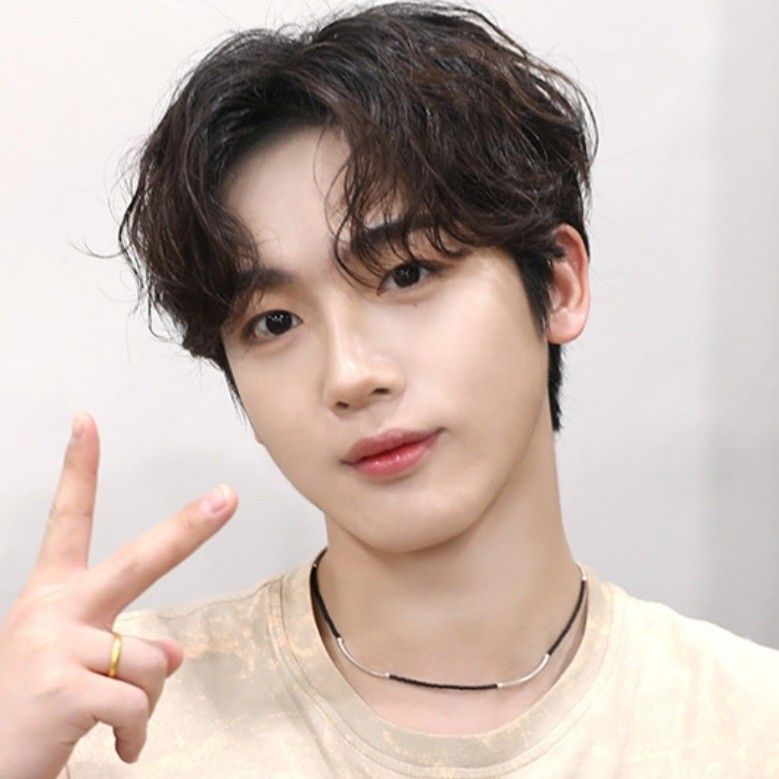 Latest photo of Kim Yohan (WEi)