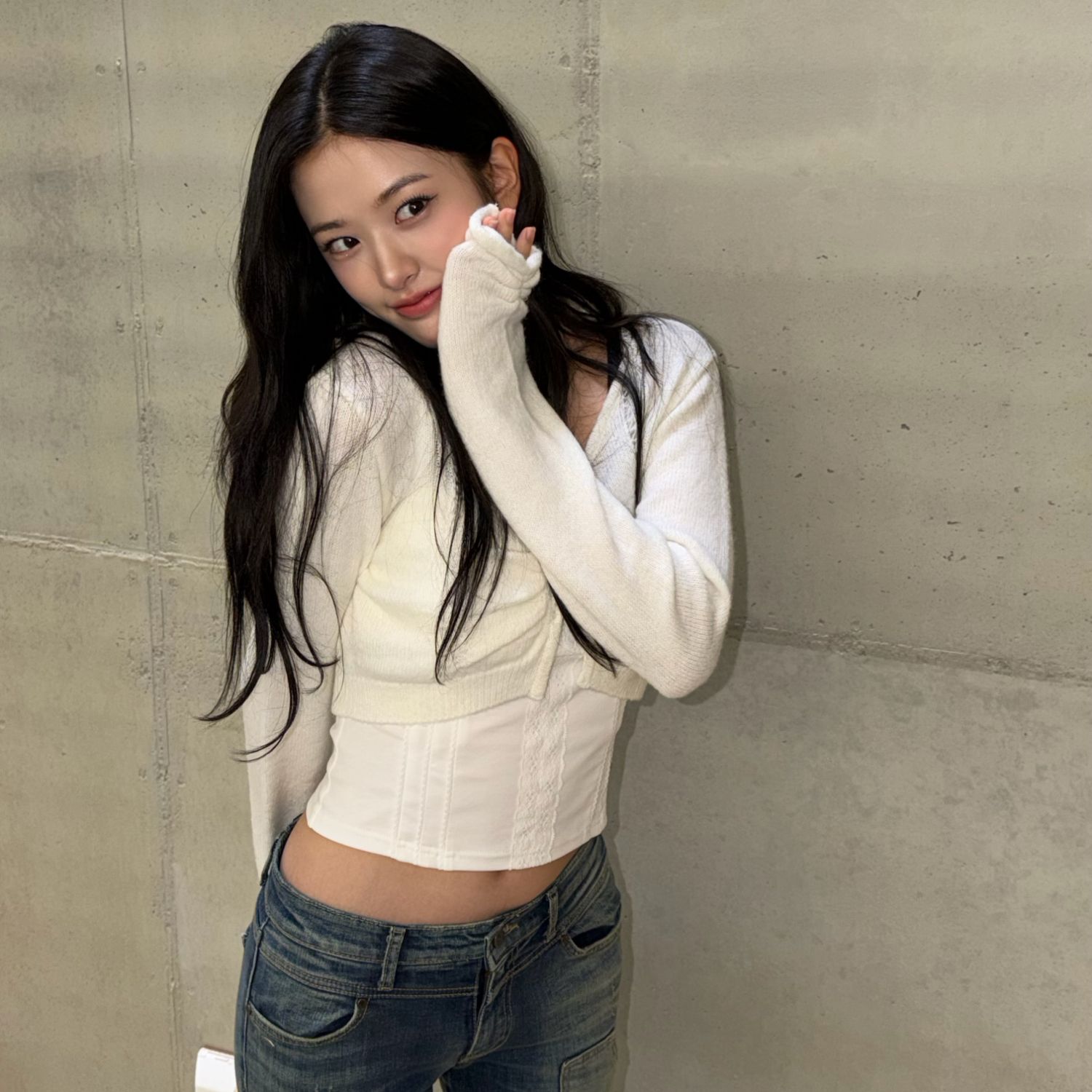 Behind-the-scenes cut of An Yujin (IVE)