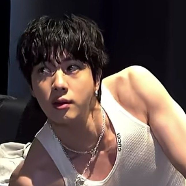 Foto aktivitas terbaru Jin (BTS)