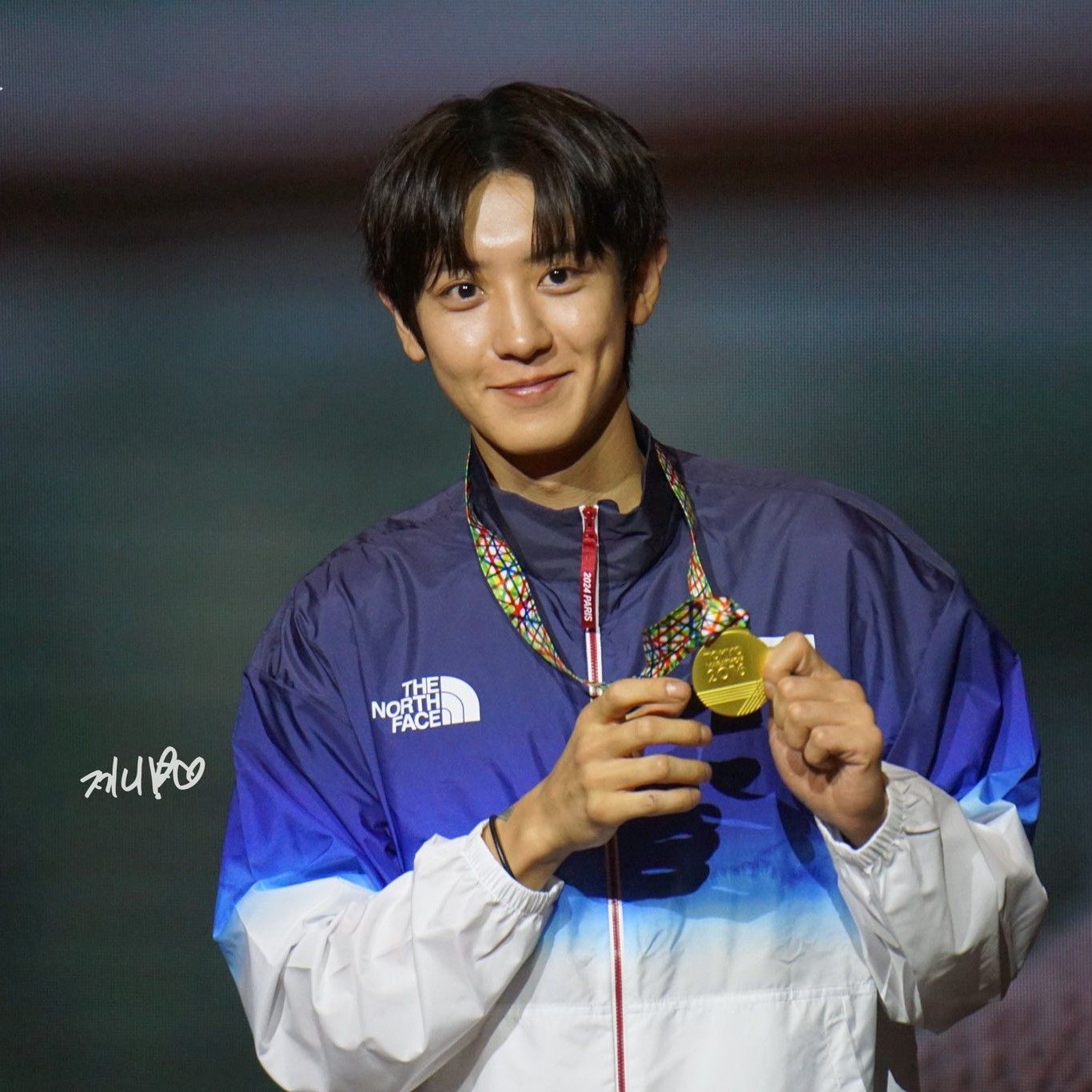 A moment captured by Chanyeol (EXO)'s fan
