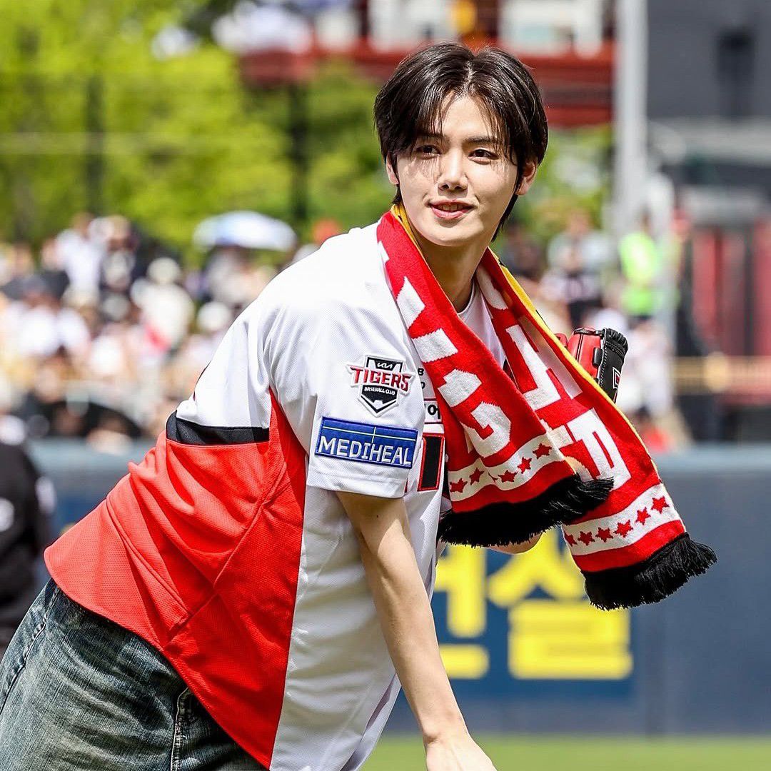 Latest photo of Minhee (CRAVITY)