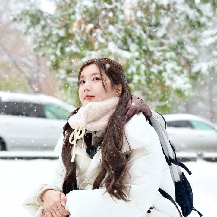 Behind-the-scenes cut of Kwon Eunbi