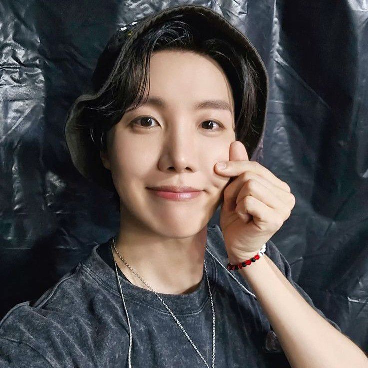 J-hope (防彈少年團)的最新活動照片