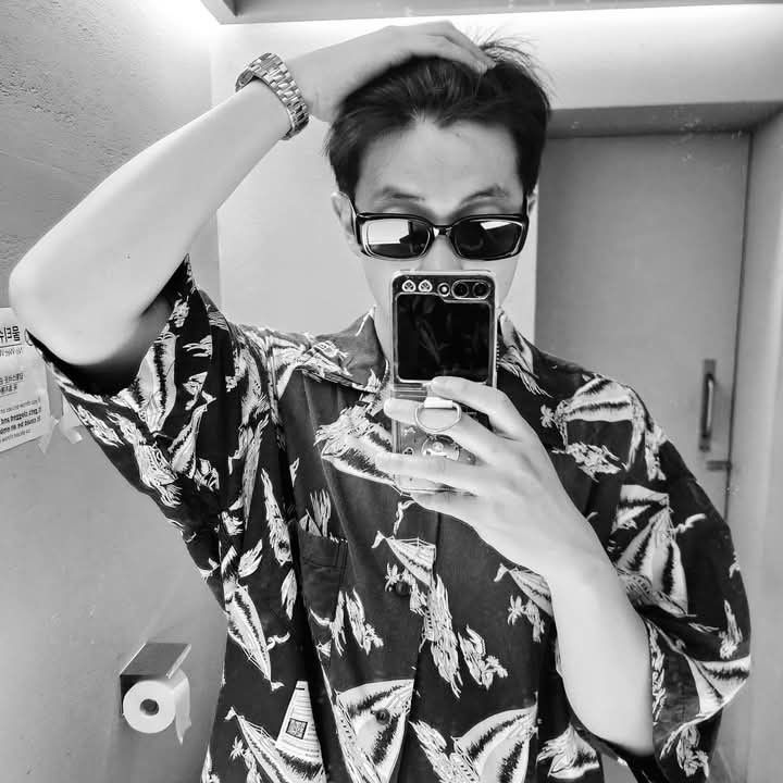 Foto aktivitas terbaru RM (BTS)