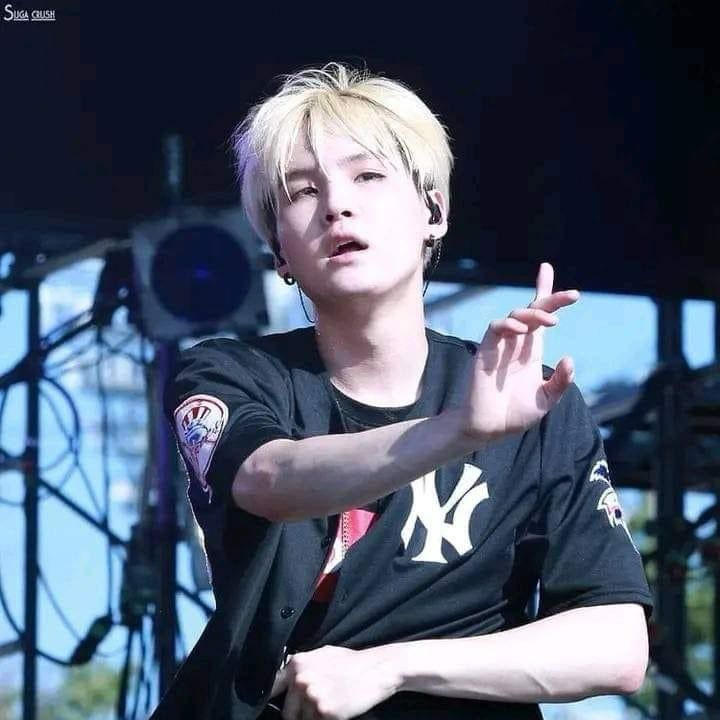 SUGA (防弹少年团)的最新活动照片