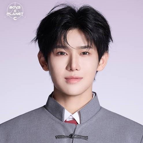 Behind-the-scenes cut of Yi Chen