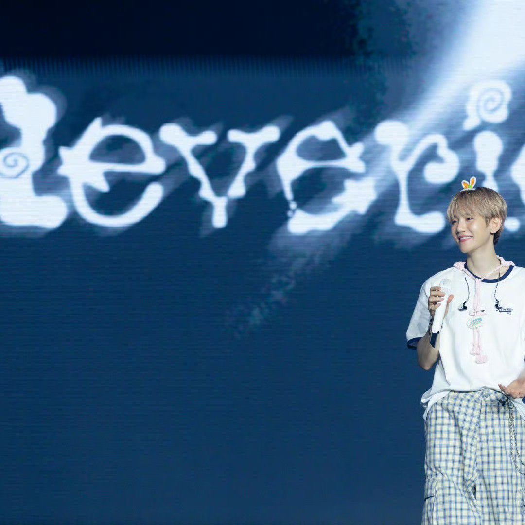 백현 (EXO)의 최신 사진