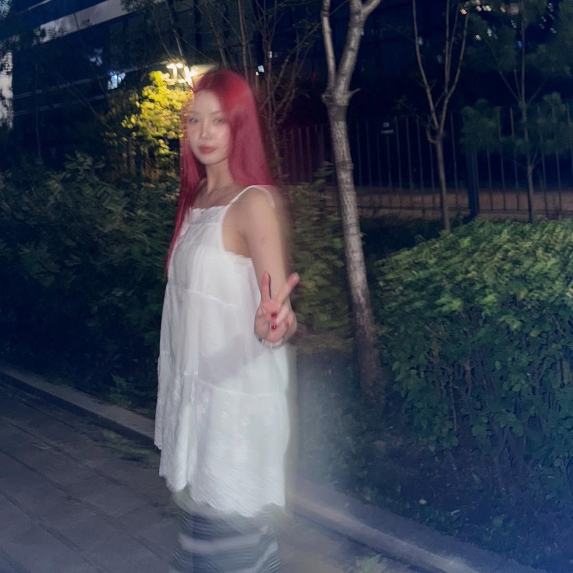 Behind-the-scenes cut of Soojin