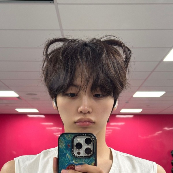 Popular profile image of Hyeongjun (CRAVITY) selected by votes