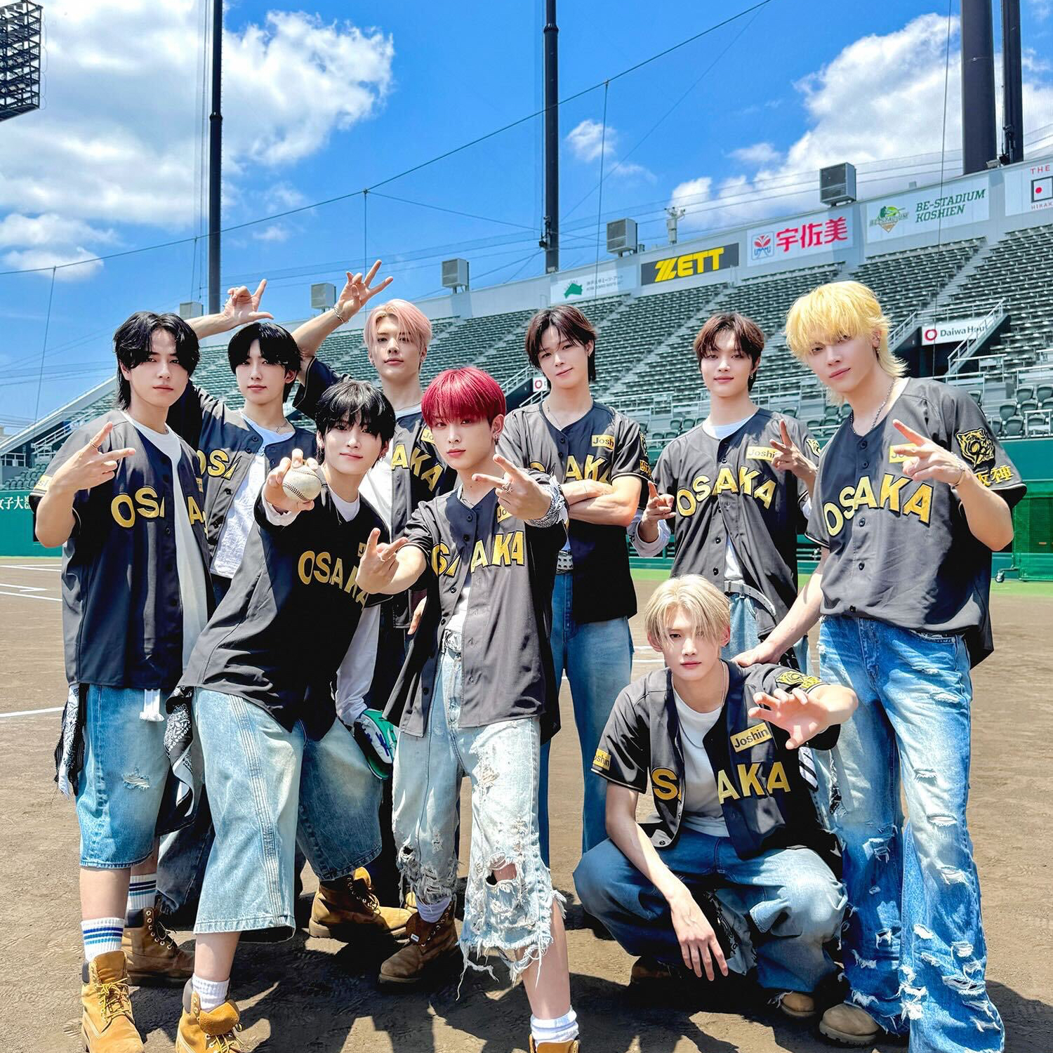 Behind-the-scenes cut of EJ (&TEAM)