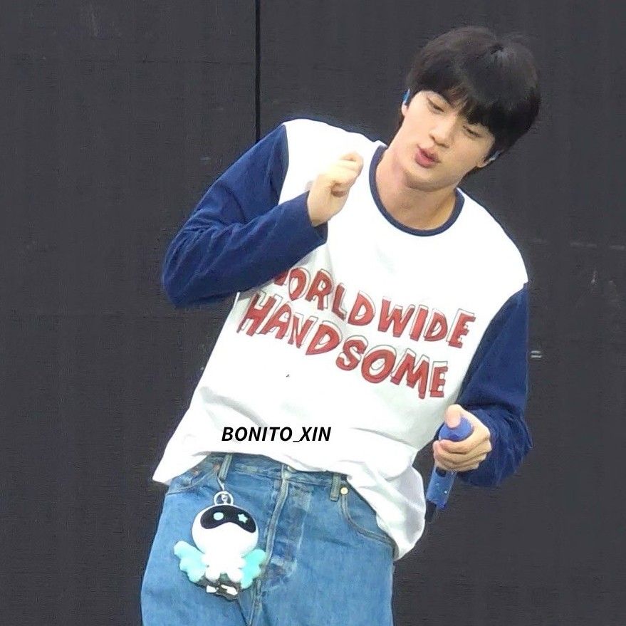 Momen yang diabadikan oleh penggemar Jin (BTS)