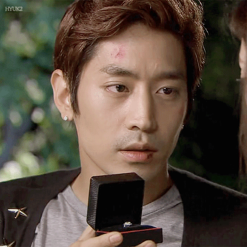 Behind-the-scenes cut of SHINHWA
