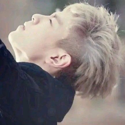 A moment captured by T.O.P's fan