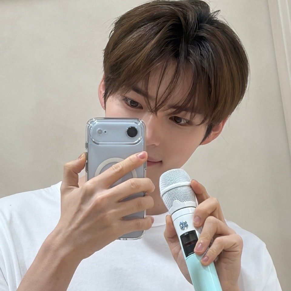 Latest photo of Sung Hanbin (ZEROBASEONE)