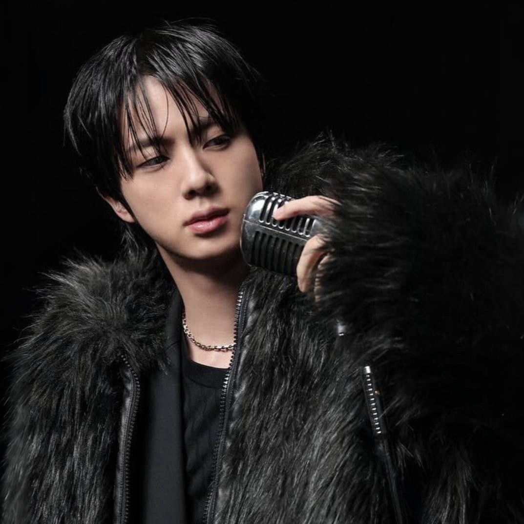 Foto aktivitas terbaru Jin (BTS)