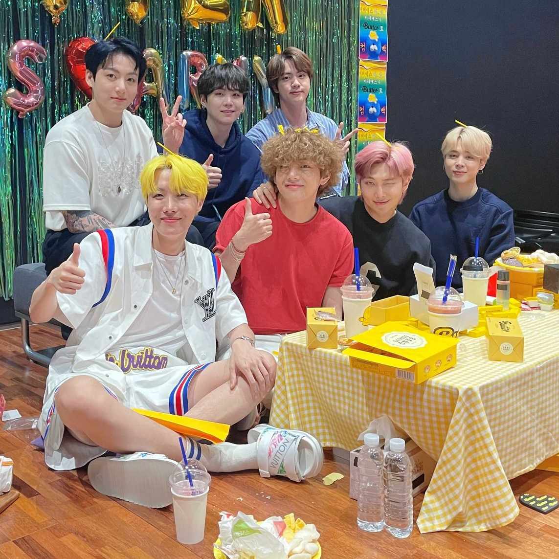 Behind-the-scenes cut of BTS