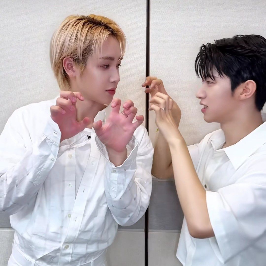 Behind-the-scenes cut of Hyunwoo (Xikers)