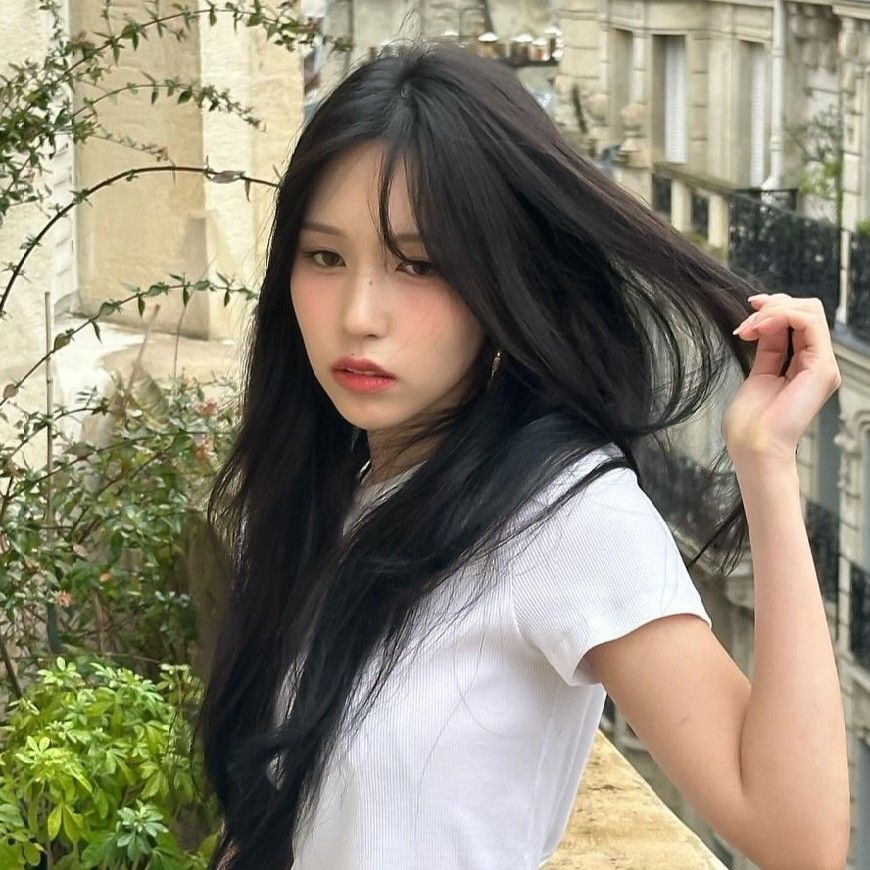 Foto aktivitas terbaru Mina (TWICE)