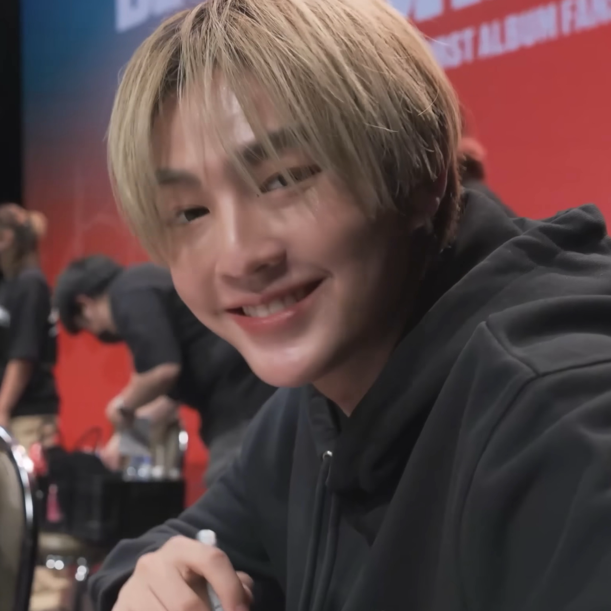 Behind-the-scenes cut of Heart (BUS)