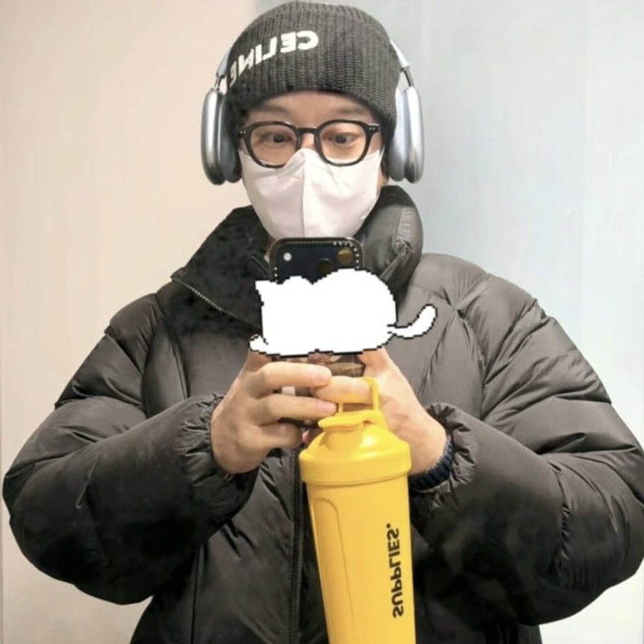 Recent activity shot of Hwang Chiyeol