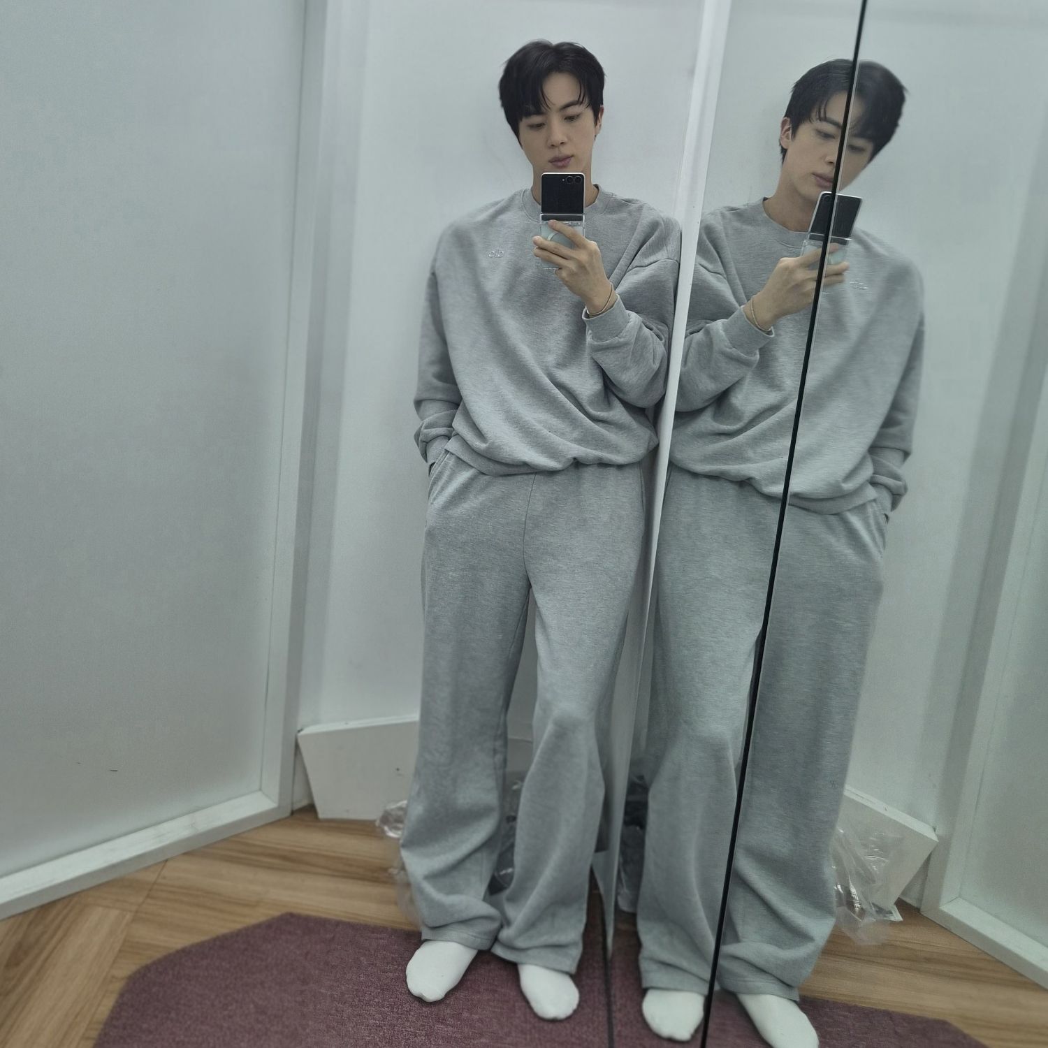 Foto aktivitas terbaru Jin (BTS)