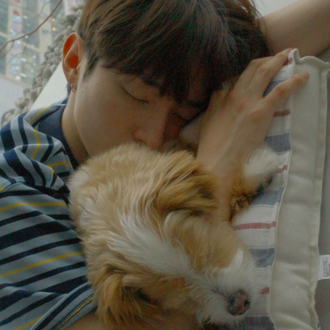 Behind-the-scenes cut of Yoon Jisung