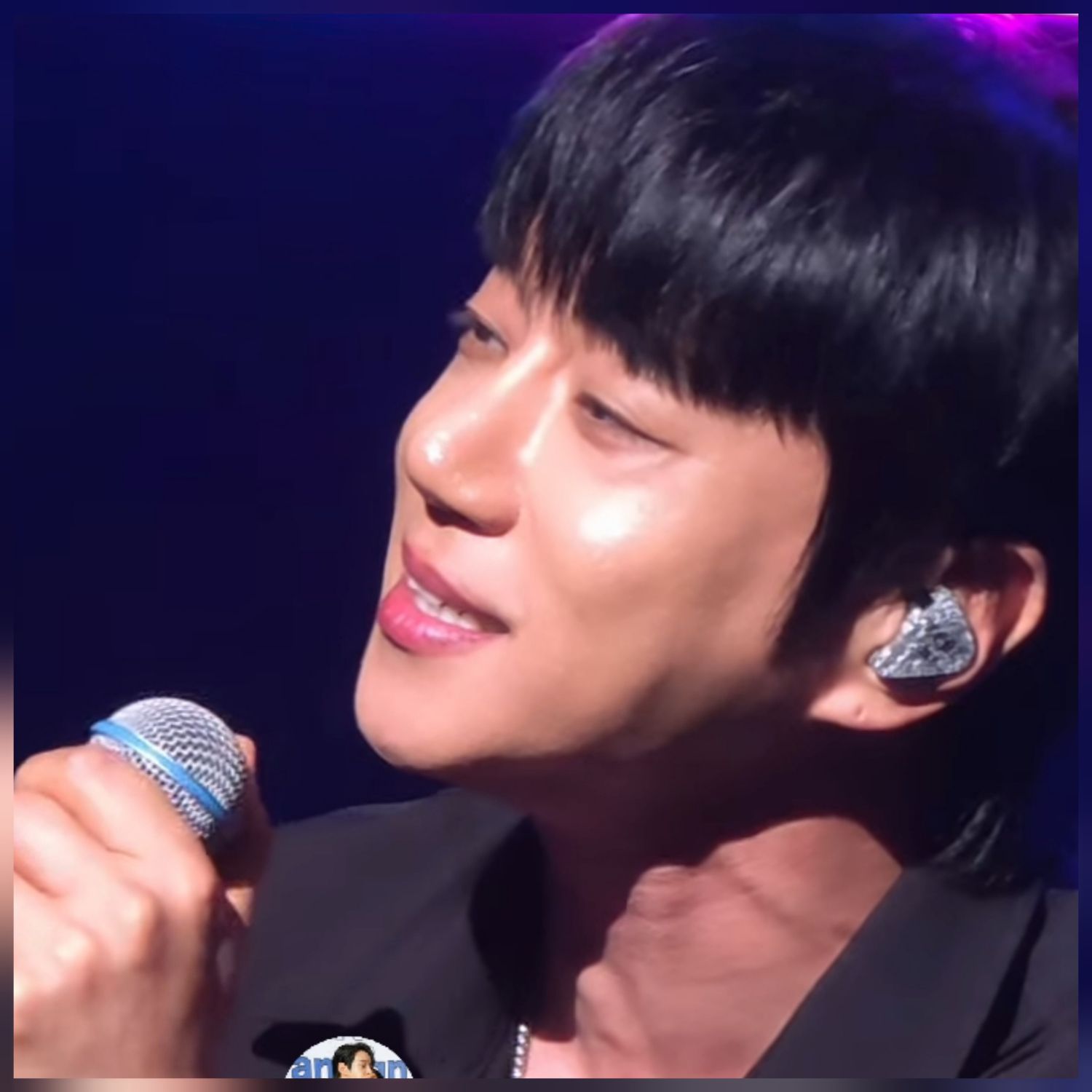 A moment captured by Hwang Chiyeol's fan