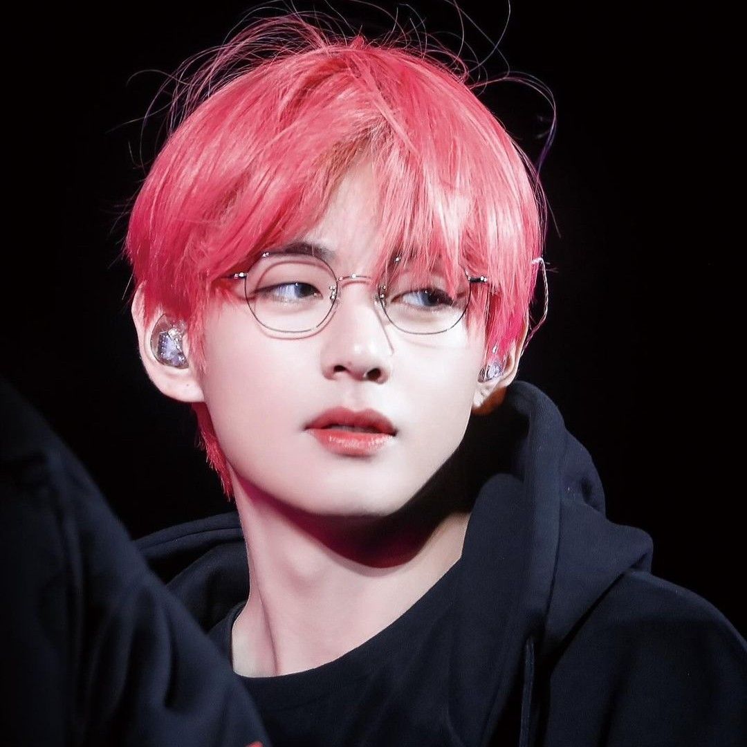 A moment captured by V (BTS)'s fan