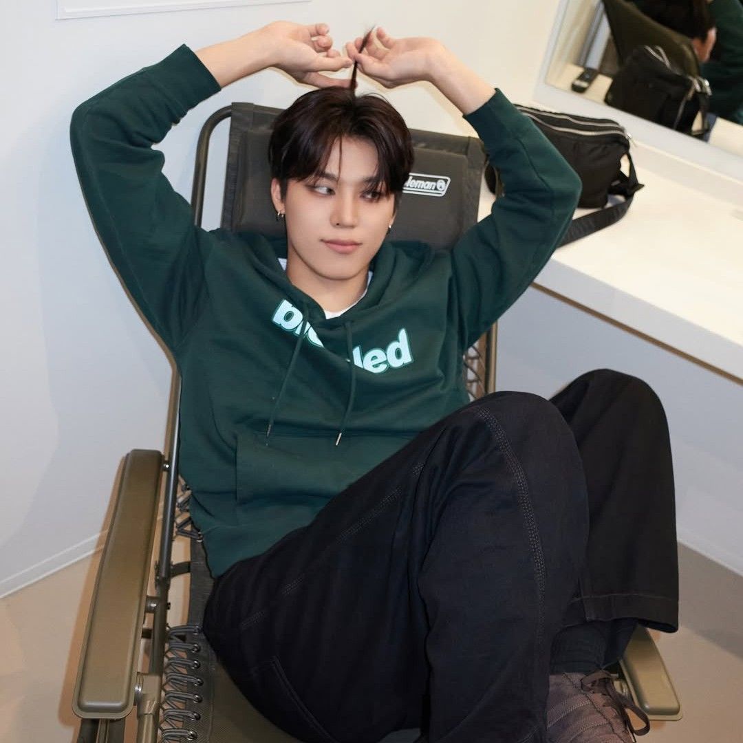 Recent activity shot of TREASURE