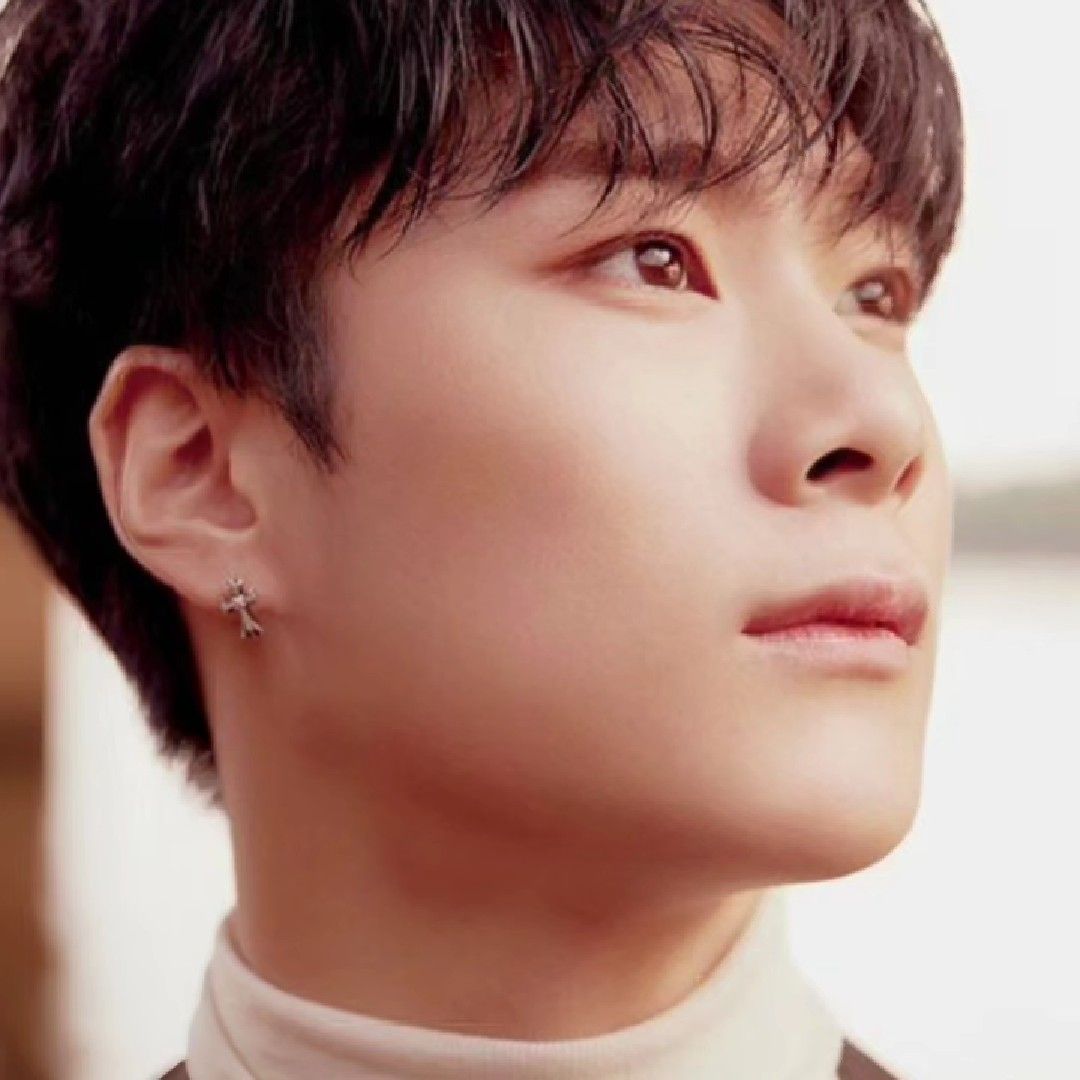 A moment captured by Moonbin (ASTRO)'s fan