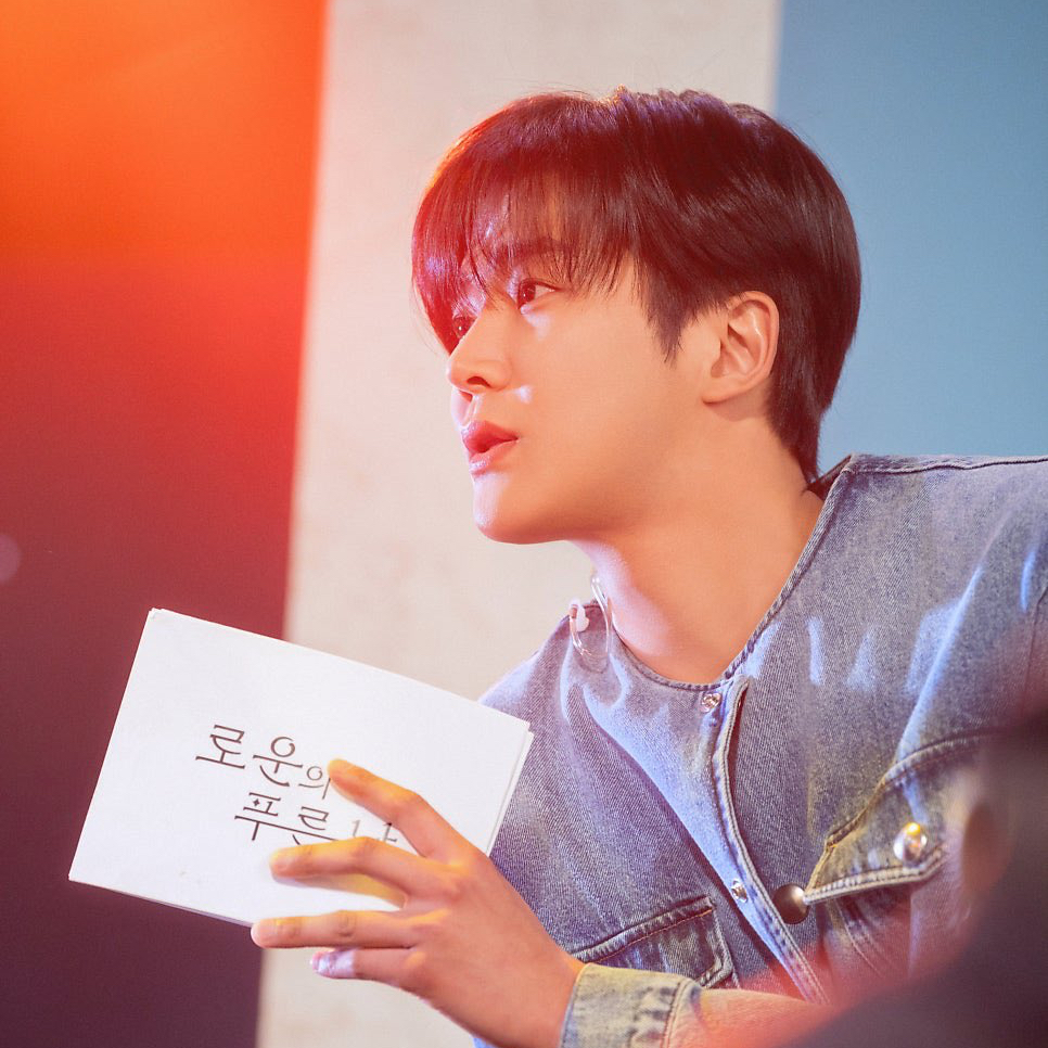 A moment captured by Rowoon's fan
