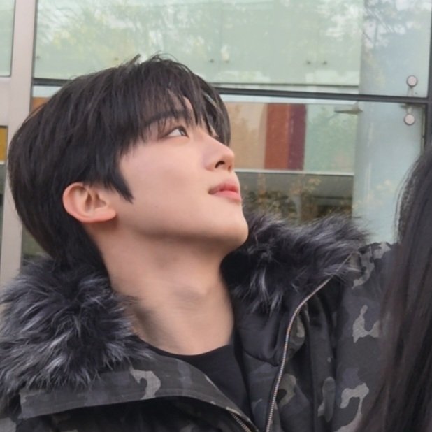 A moment captured by Kim Yohan (WEi)'s fan