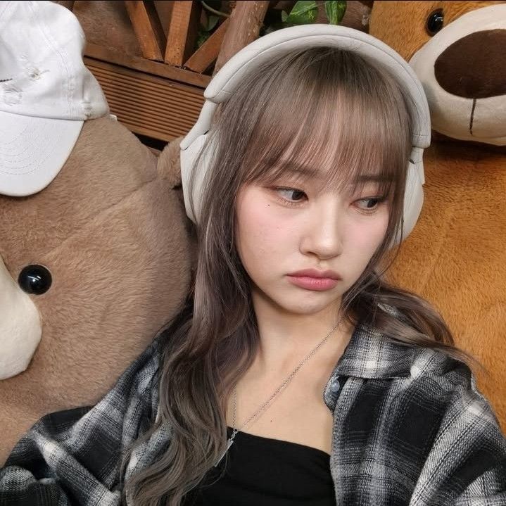 Behind-the-scenes cut of Geumhee (CSR)