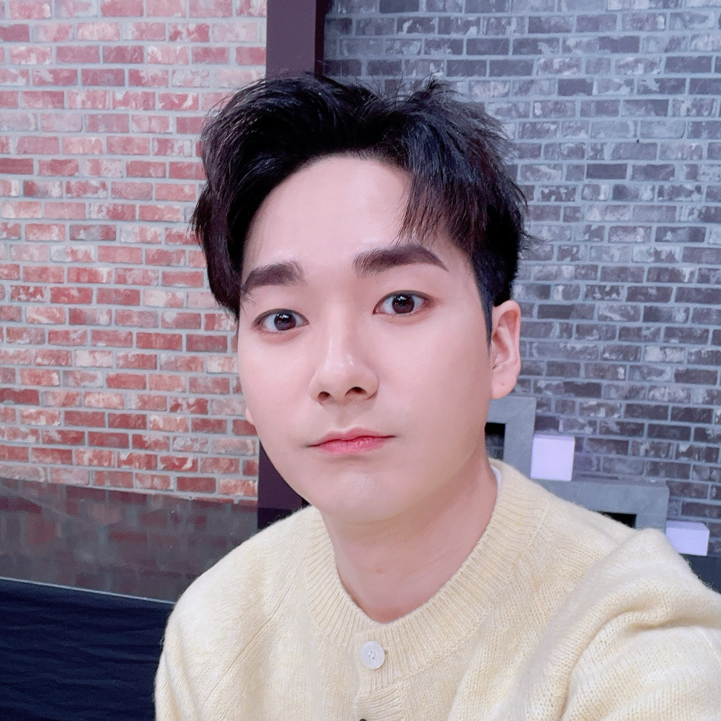 Behind-the-scenes cut of Aron