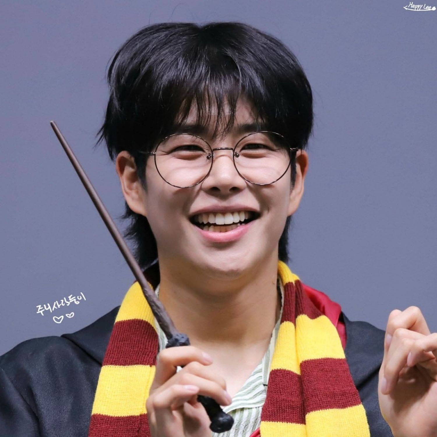 A moment captured by MJ (ASTRO)'s fan
