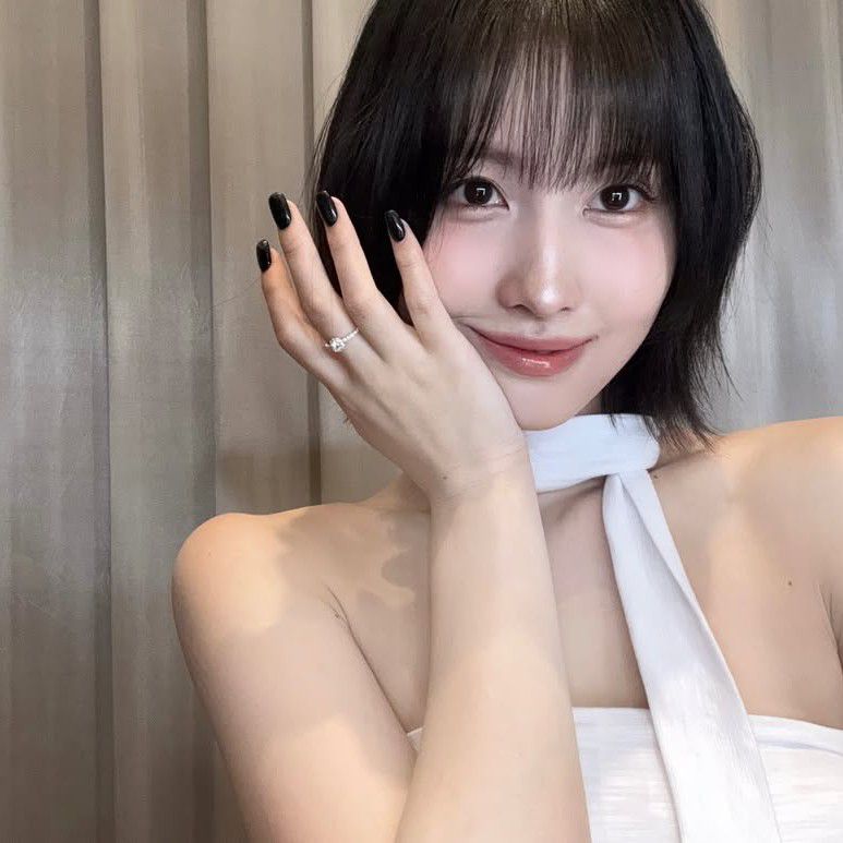 Recent activity shot of Momo (TWICE)