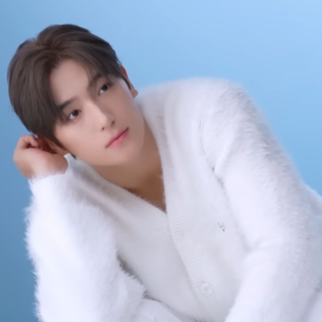 Recent activity shot of Hyunjae (THE BOYZ)