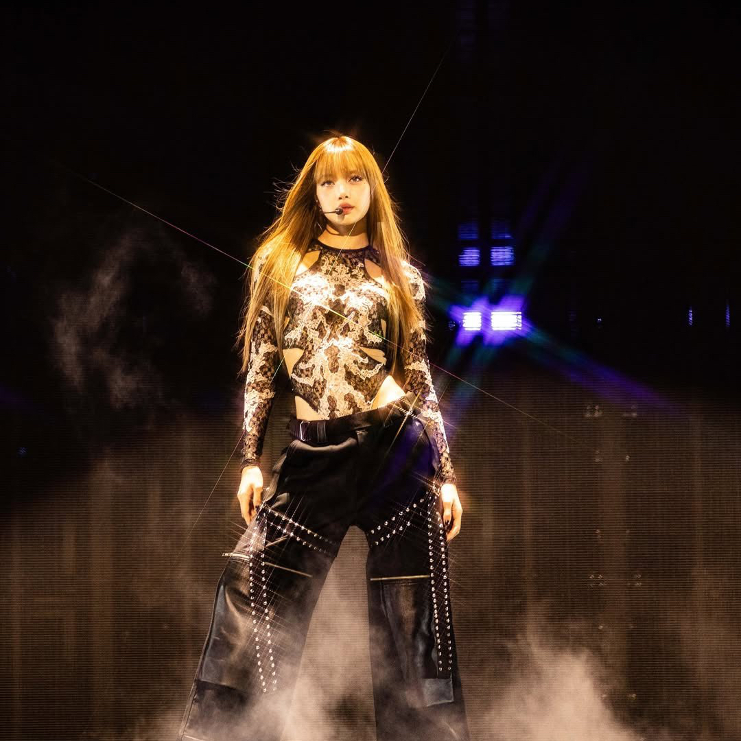 A moment captured by Lisa (BLACKPINK)'s fan